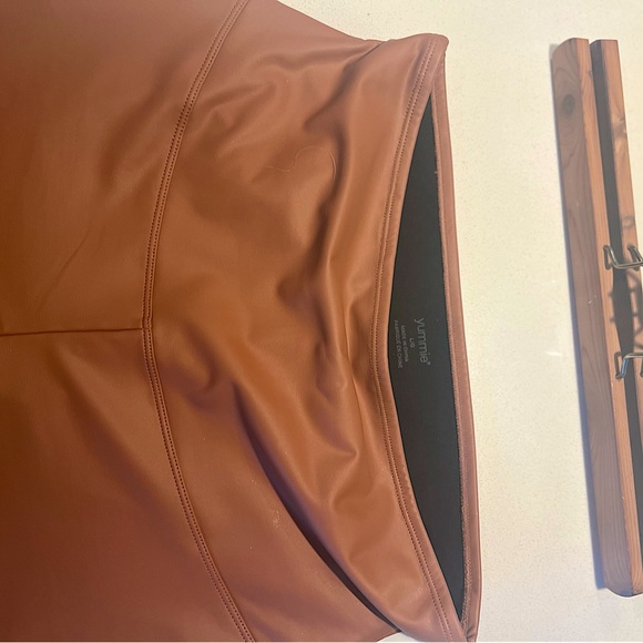 Yummie Faux Leather Leggings - Picture 3 of 6